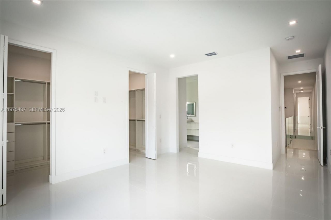 3107 SW 26th St , Unit 3107, Miami, FL 33133 Photo
