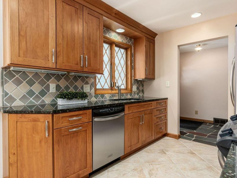 5822 Falmouth Court, Columbus, OH 43085 Photo 8