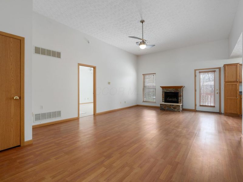 7887 Antonio Lane , Blacklick, OH 43004 Photo 2