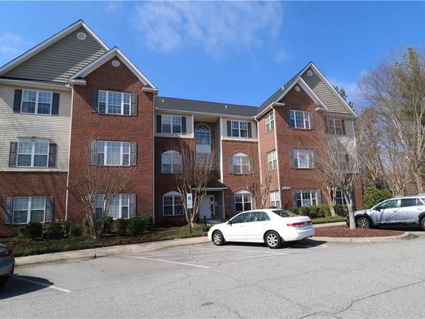 6901 Hanesbrook Circle, Unit 102, Clemmons, NC 27012