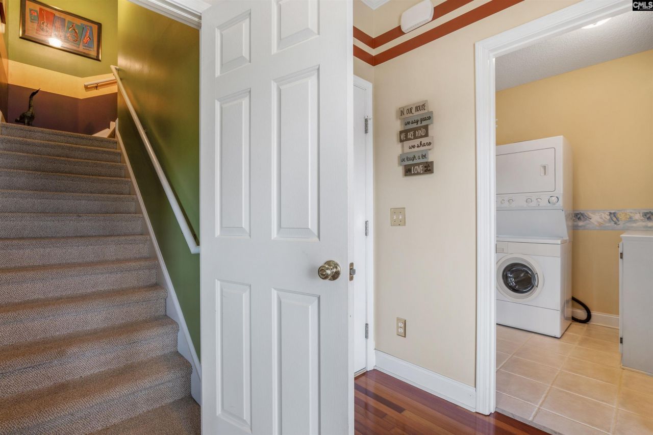 624 East Point Drive Photo 32