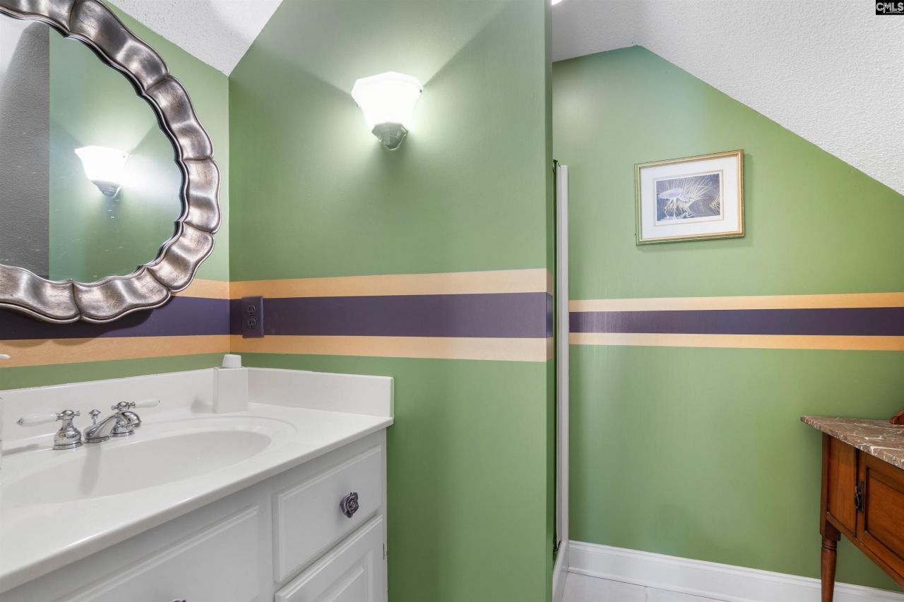 624 East Point Drive Photo 37