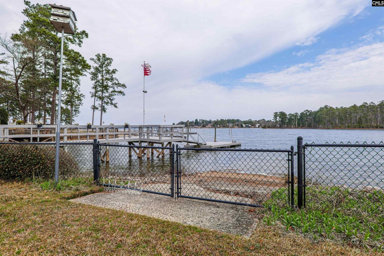 624 East Point Drive Photo 47