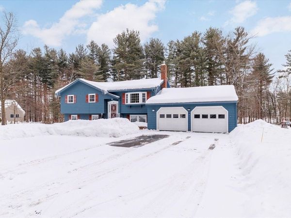 8 Barry Drive, Chelmsford, MA 01863