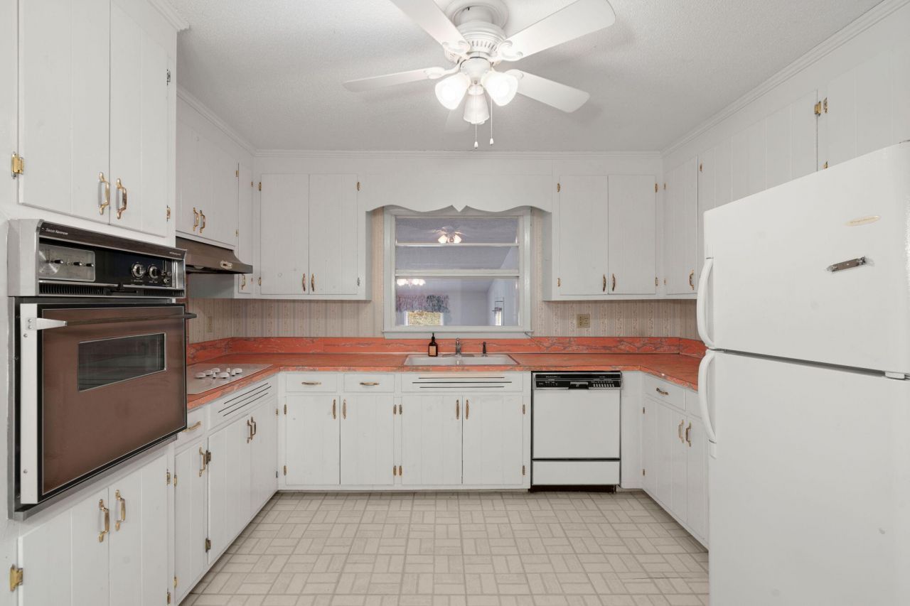 772 Hillsboro Road Photo 13