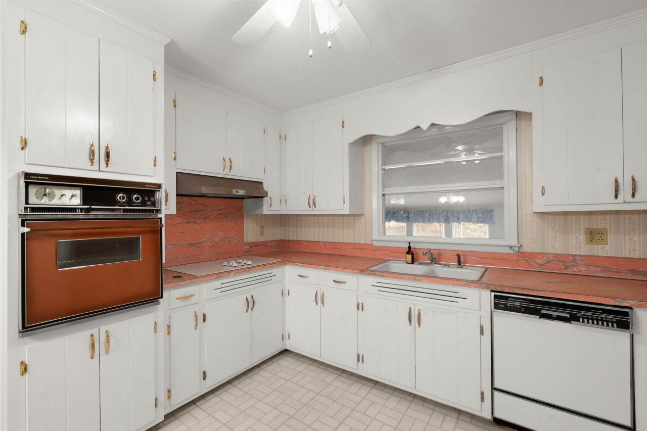 772 Hillsboro Road Photo 14