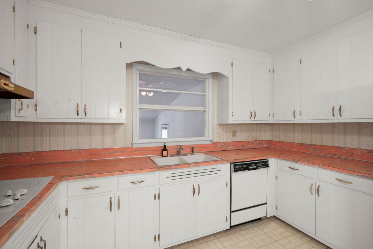 772 Hillsboro Road Photo 15