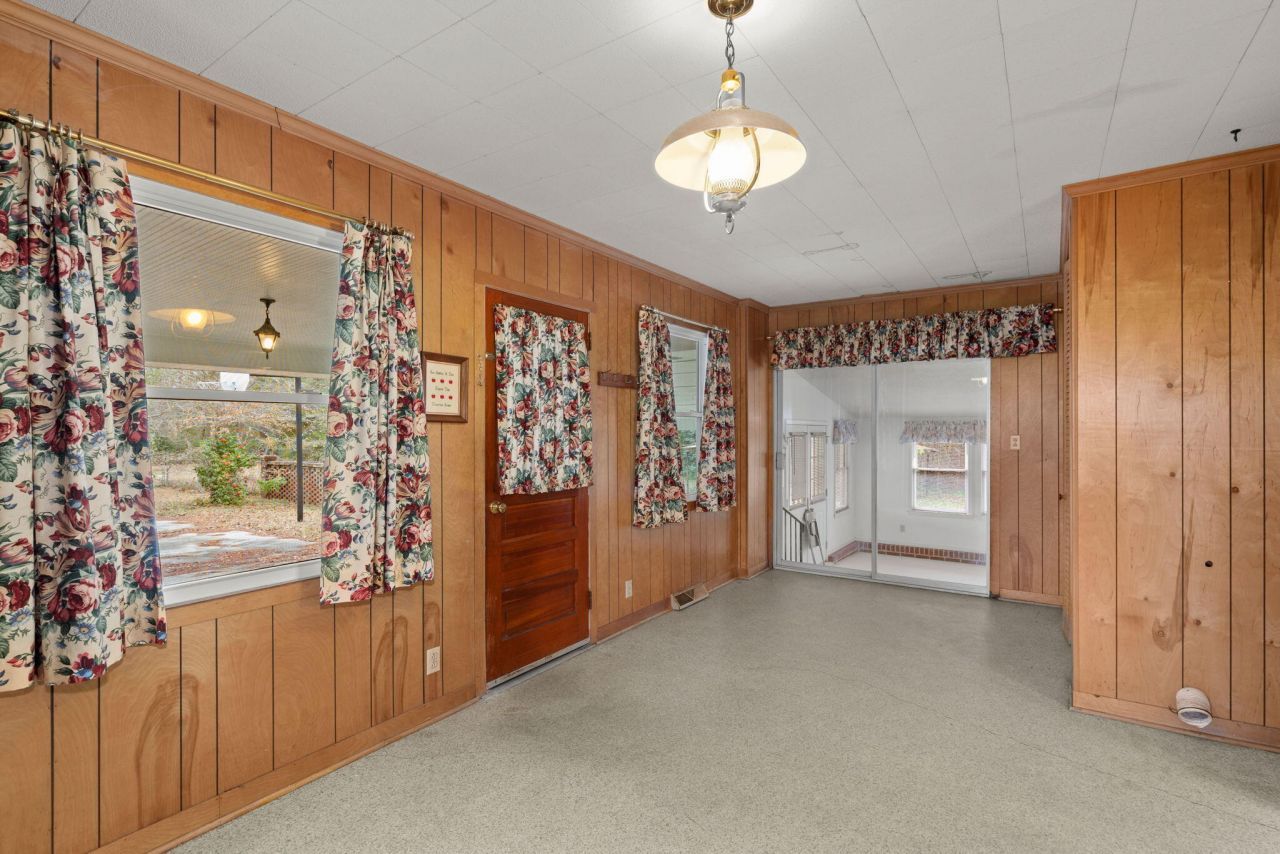 772 Hillsboro Road Photo 16