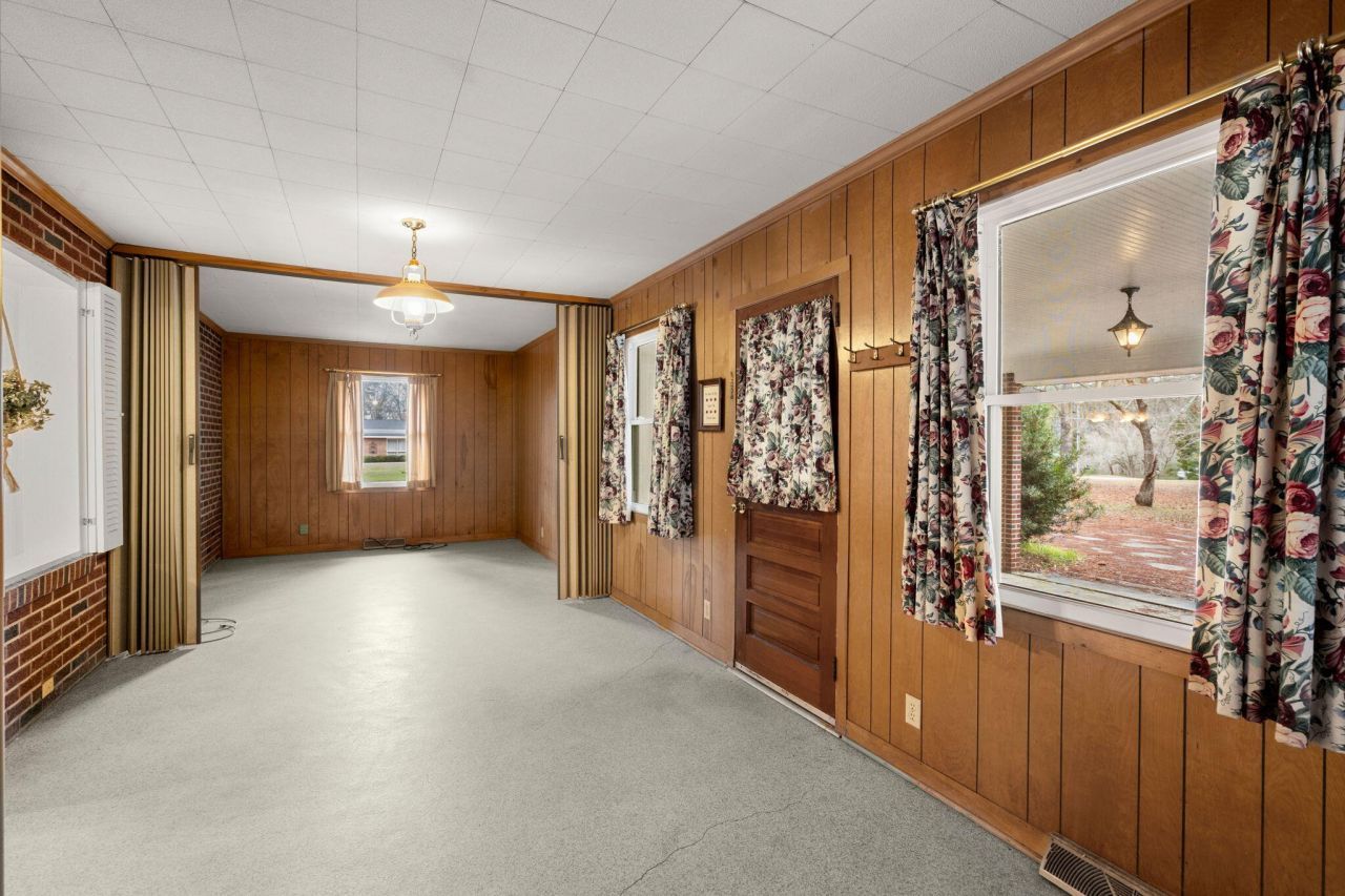 772 Hillsboro Road Photo 17