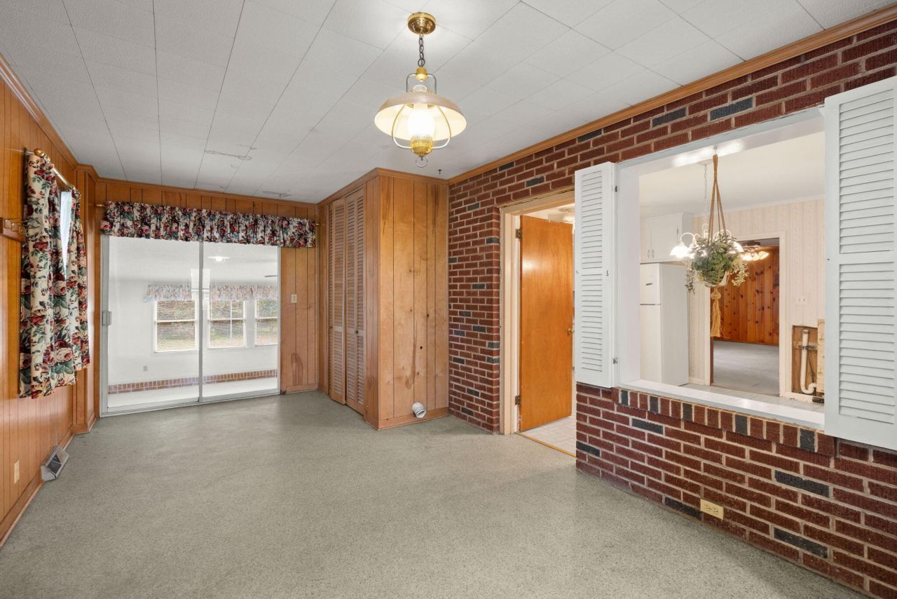 772 Hillsboro Road Photo 19