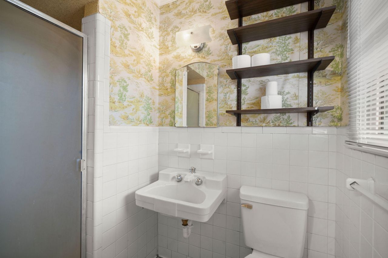 772 Hillsboro Road Photo 24