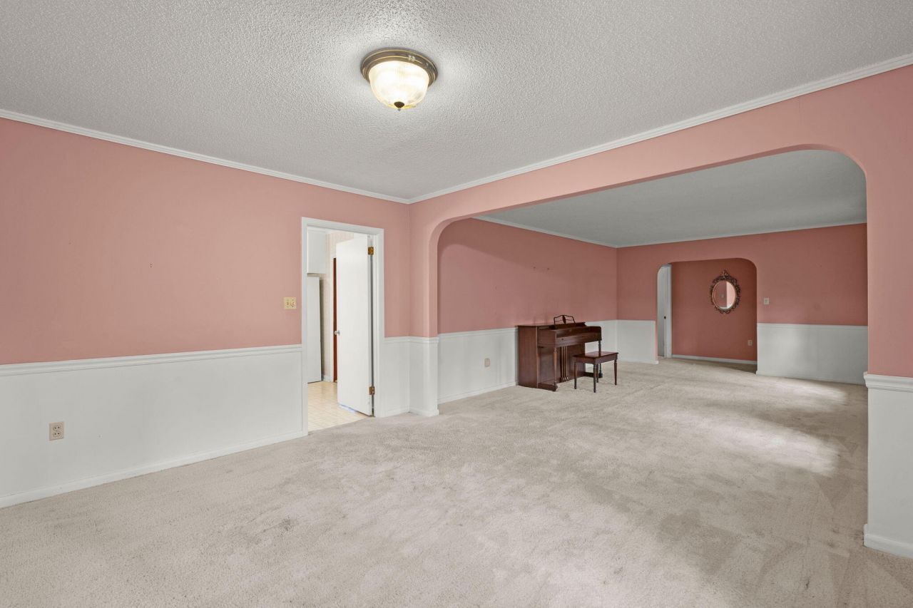 772 Hillsboro Road Photo 8