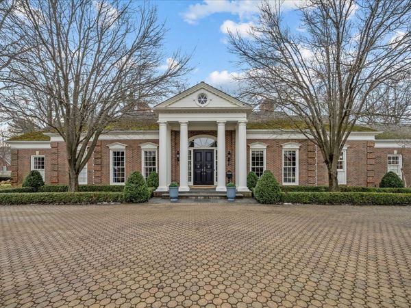 675 E Woodland Road , Lake Forest, IL 60045