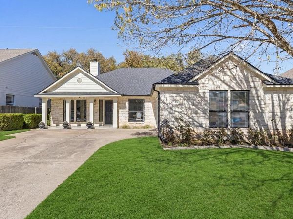 5700 Travis Green LN, Austin, TX 78735