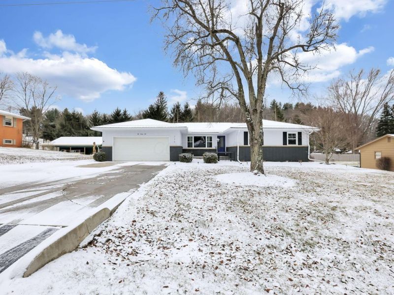 236 Elm Drive NE, Newark, OH 43055 Photo 2