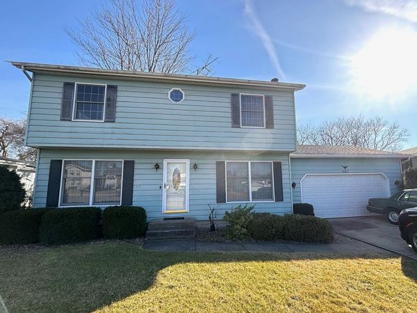 3863 Kingsway Drive, Crown Point, IN 46307