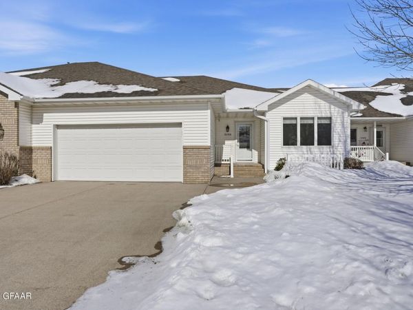3490 28TH Avenue S, Grand Forks, ND 58201