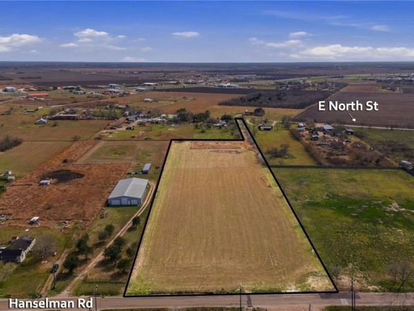 4107 Hanselman Road , Victoria, TX 77901