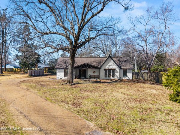 231 Hickory Lane, Batesville, MS 38606