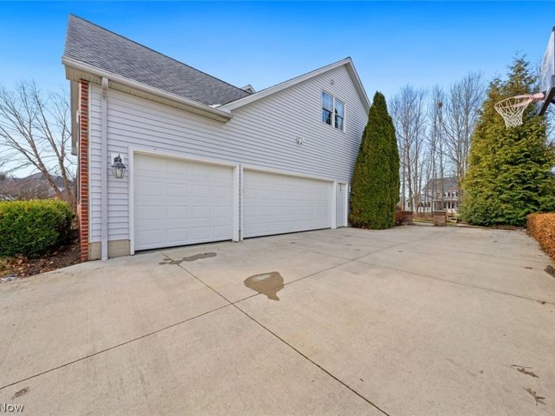 652 Treeside Lane, Avon Lake, OH 44012 Photo 3