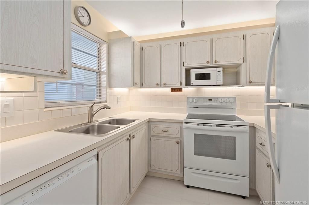 2600 SE Ocean Boulevard, Unit AA2, Stuart, FL 34996 Photo