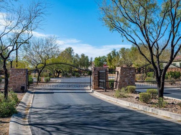 2413 W SIENNA BOUQUET Place, Phoenix, AZ 85085