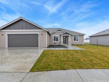401 Glenwood Ave, Grandview, WA 98930