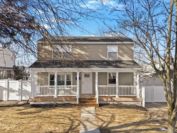 2409 Lindy Road , Westbury, NY 11590