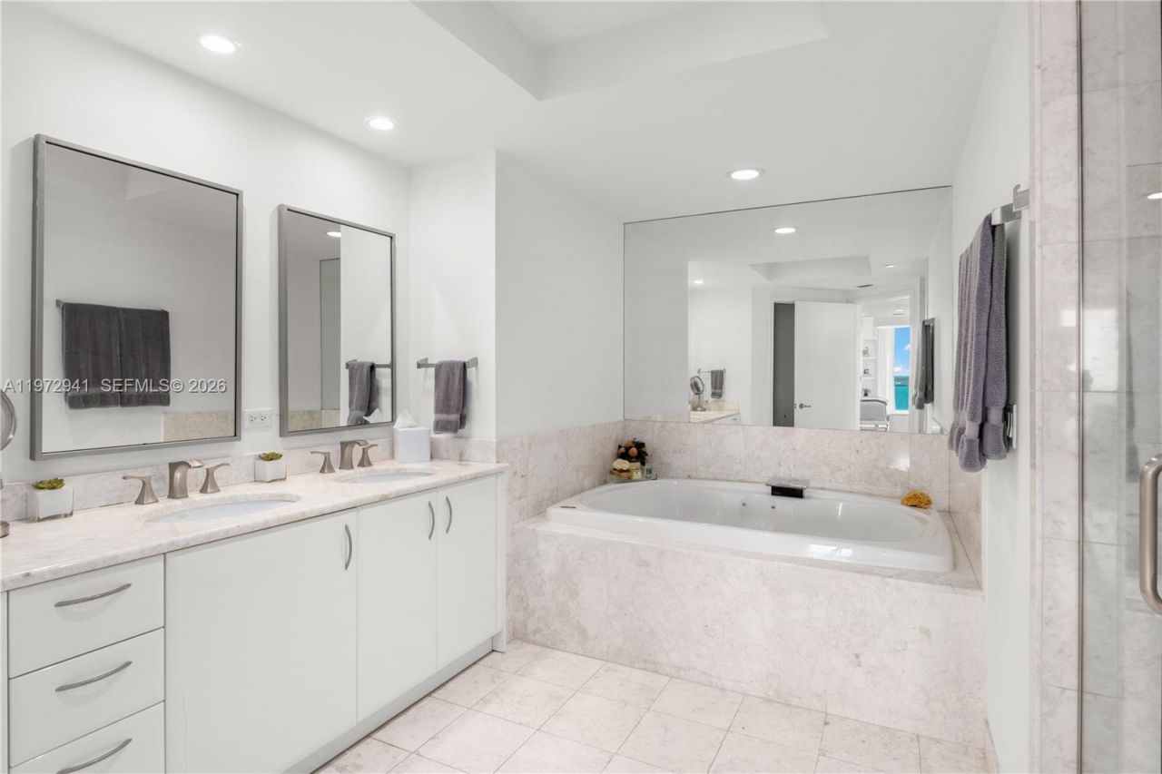 1331 Brickell Bay Dr, Unit 1901, Miami, FL 33131 Photo