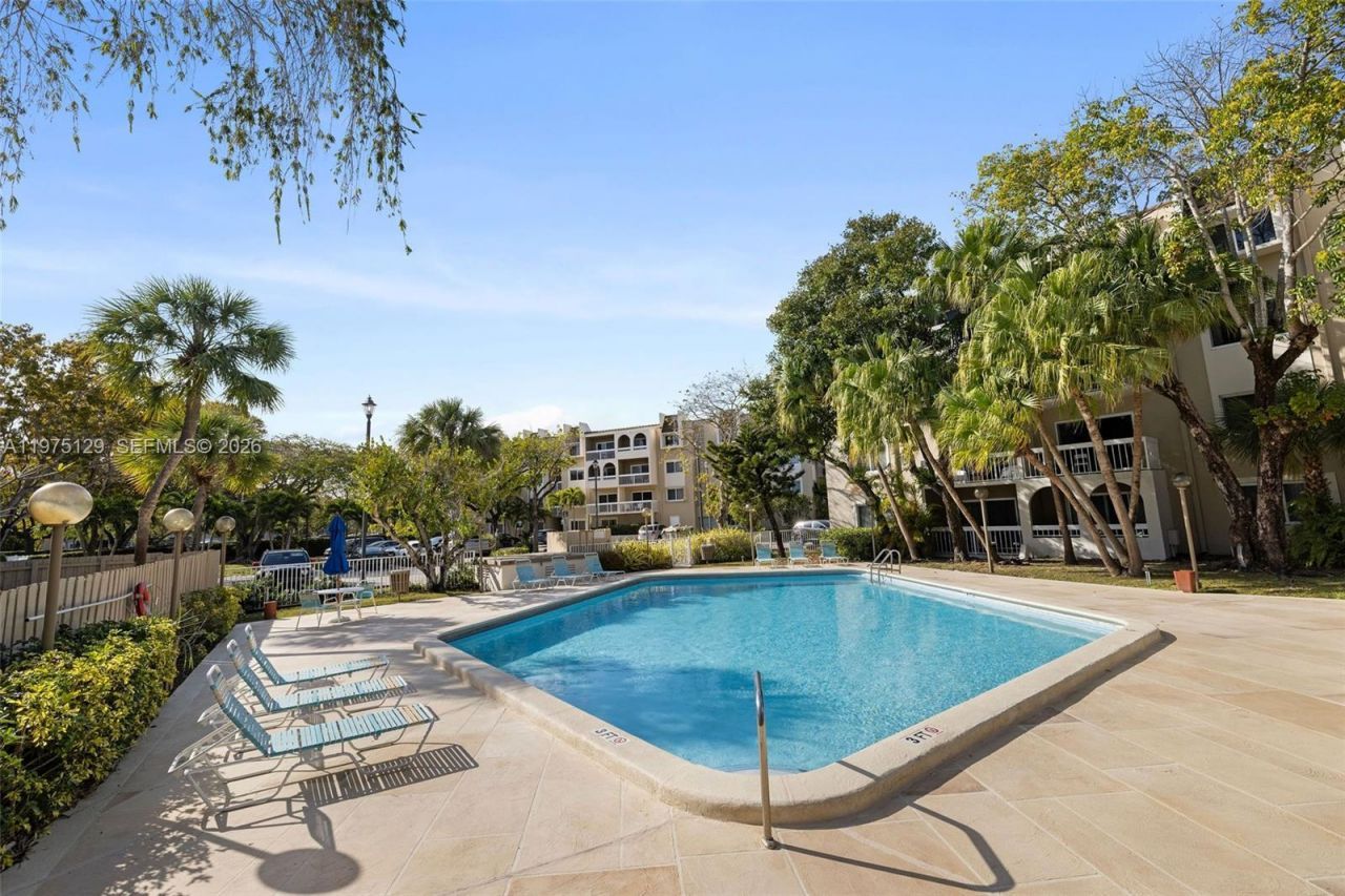 7701 Camino Real, Unit A-419, Miami, FL 33143 Photo