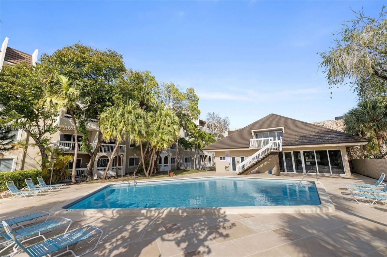 7701 Camino Real, Unit A-419, Miami, FL 33143 Photo