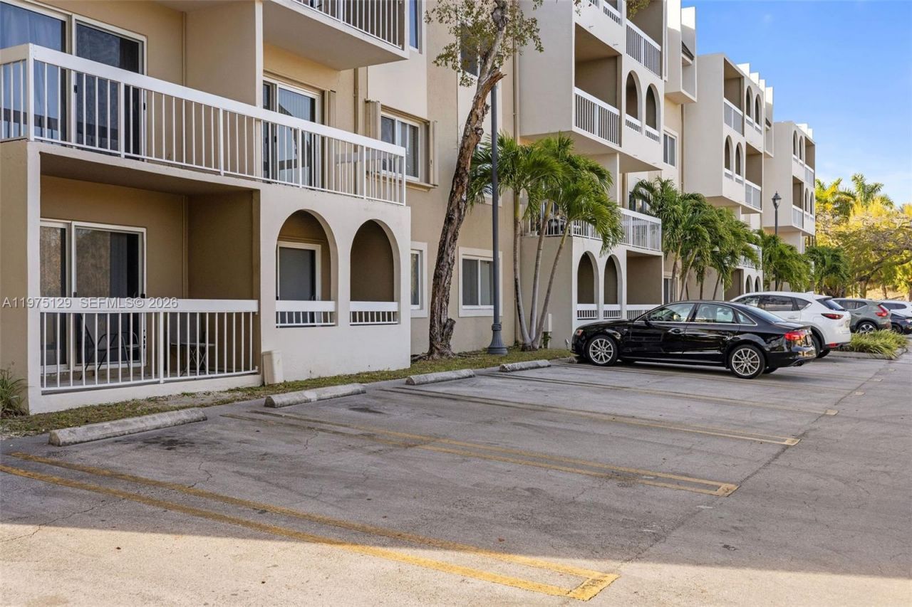 7701 Camino Real, Unit A-419, Miami, FL 33143 Photo