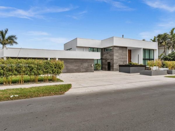 19801 NE 23rd Ave, Miami, FL 33180