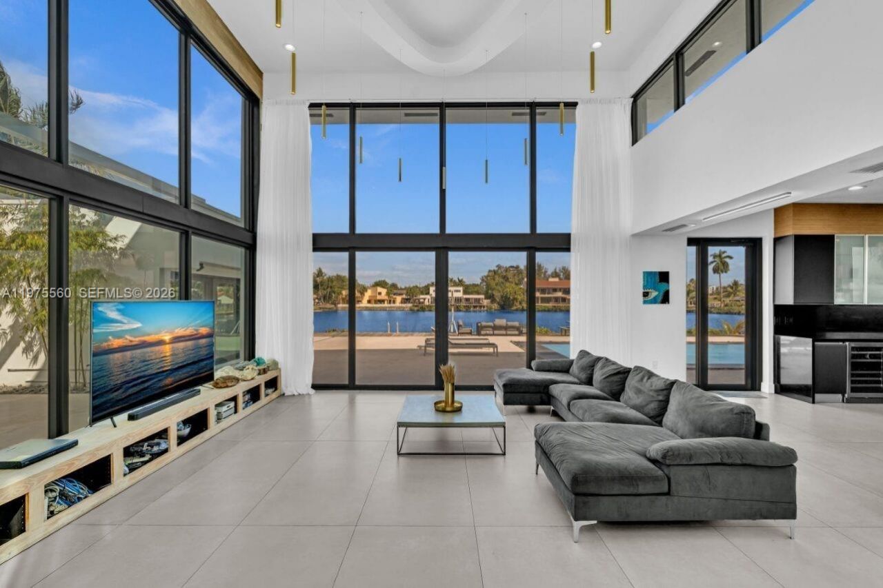 19801 NE 23rd Ave, Miami, FL 33180 Photo