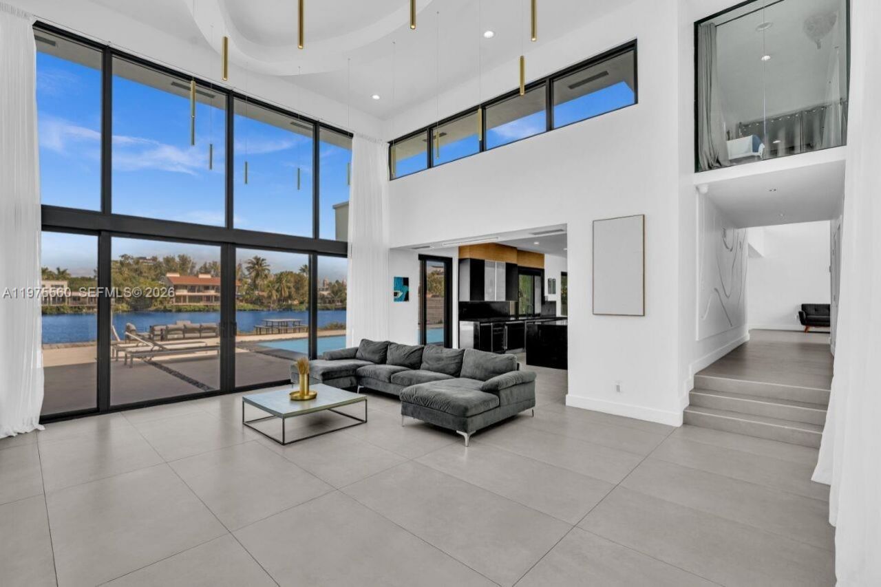 19801 NE 23rd Ave, Miami, FL 33180 Photo