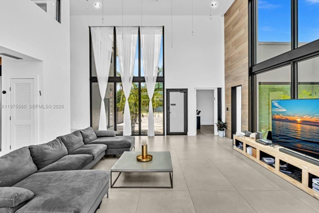 19801 NE 23rd Ave, Miami, FL 33180 Photo