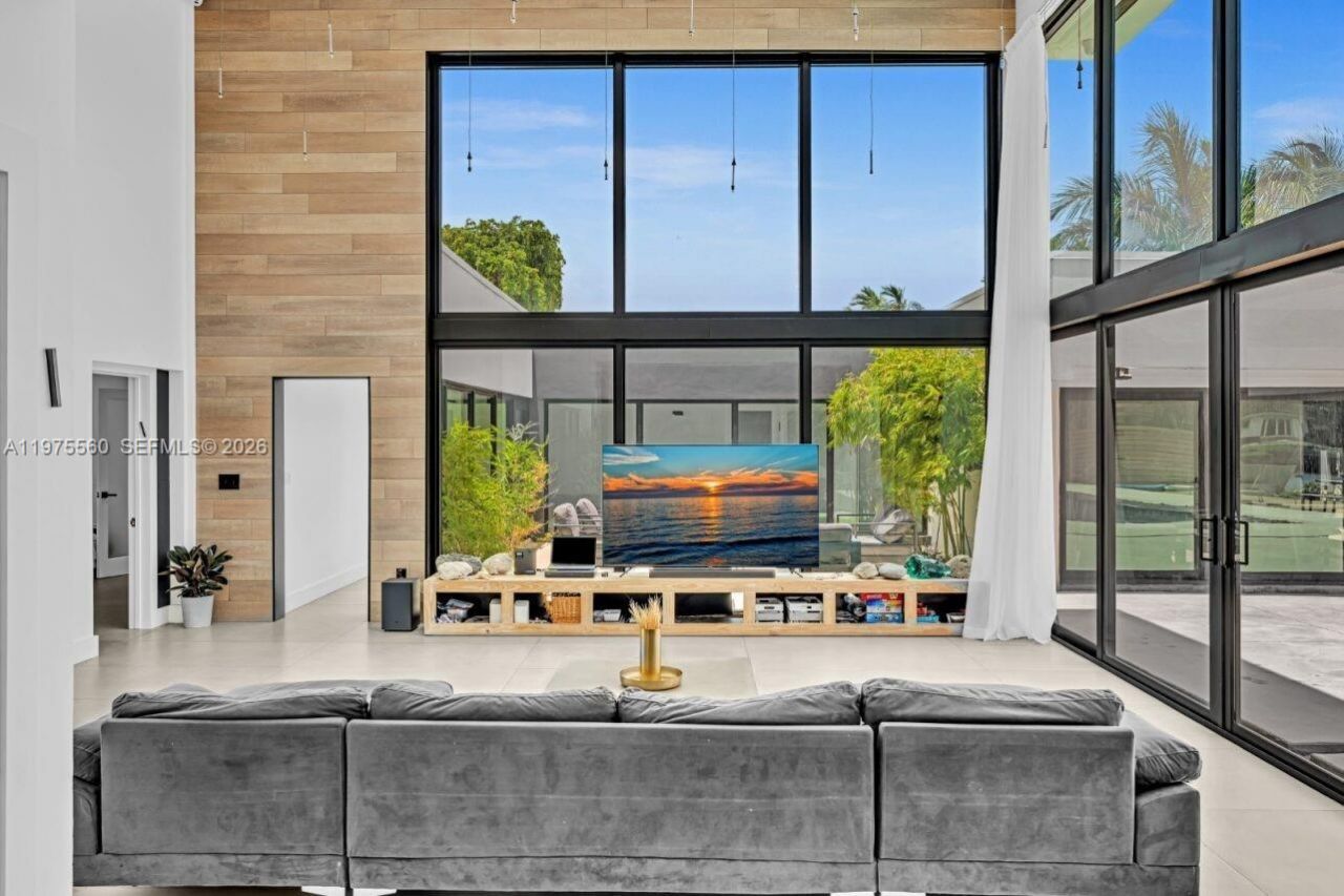 19801 NE 23rd Ave, Miami, FL 33180 Photo