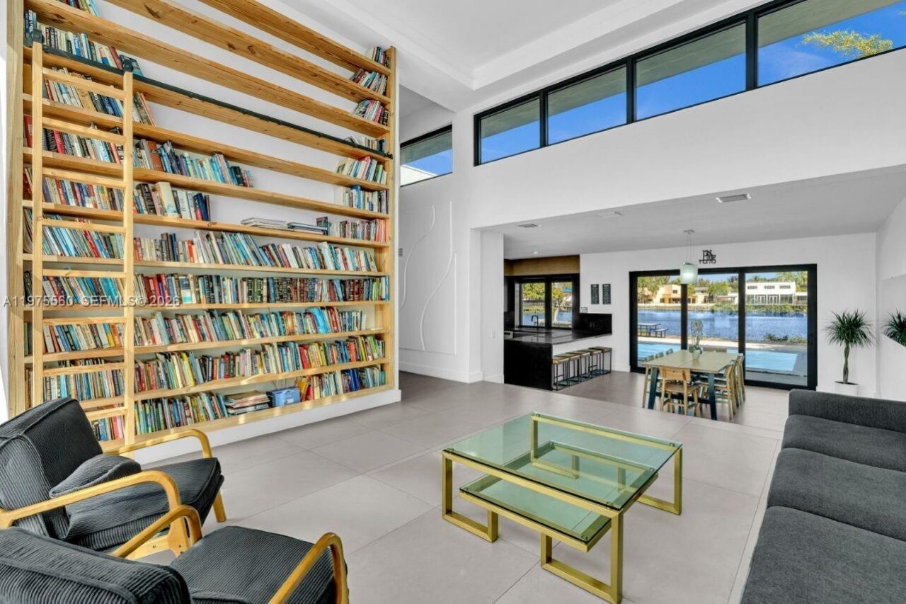 19801 NE 23rd Ave, Miami, FL 33180 Photo