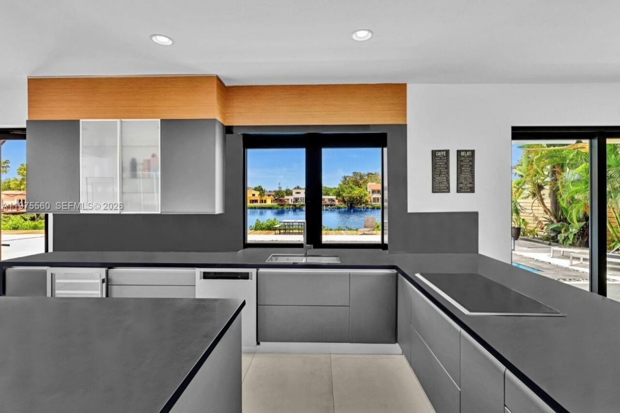 19801 NE 23rd Ave, Miami, FL 33180 Photo