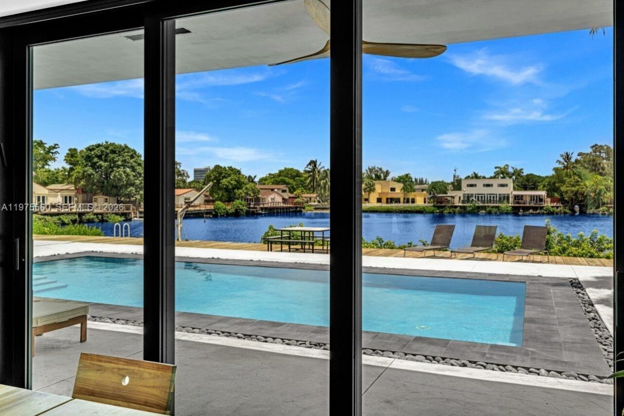 19801 NE 23rd Ave, Miami, FL 33180 Photo