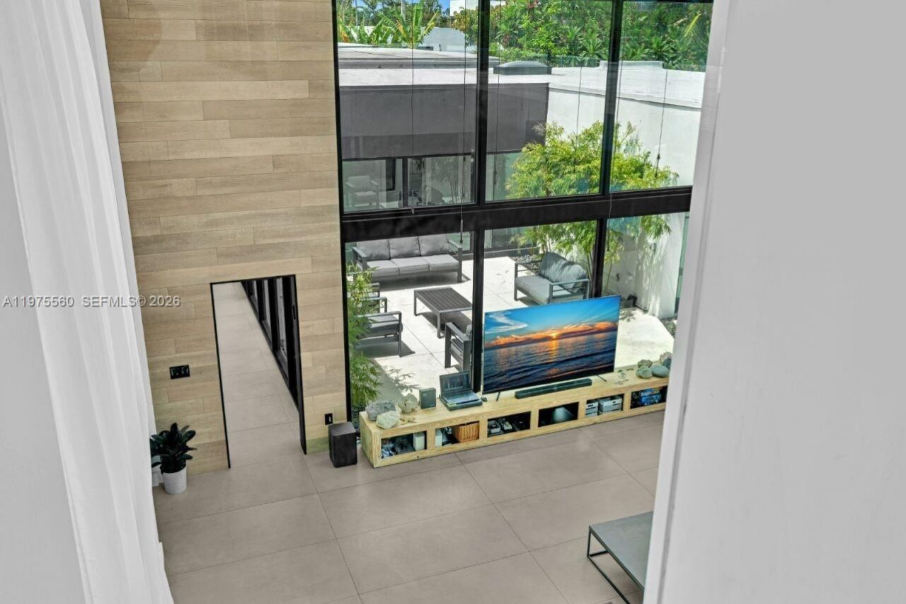 19801 NE 23rd Ave, Miami, FL 33180 Photo