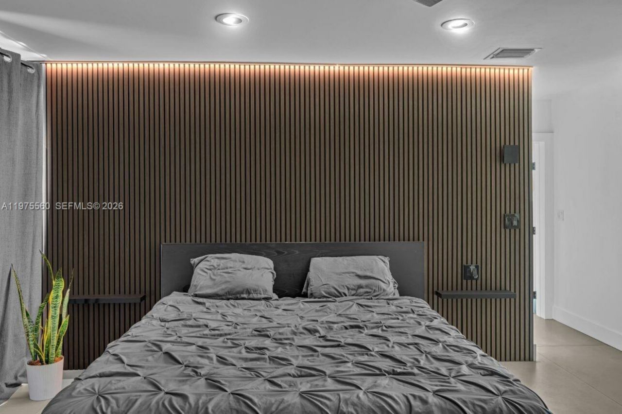 19801 NE 23rd Ave, Miami, FL 33180 Photo