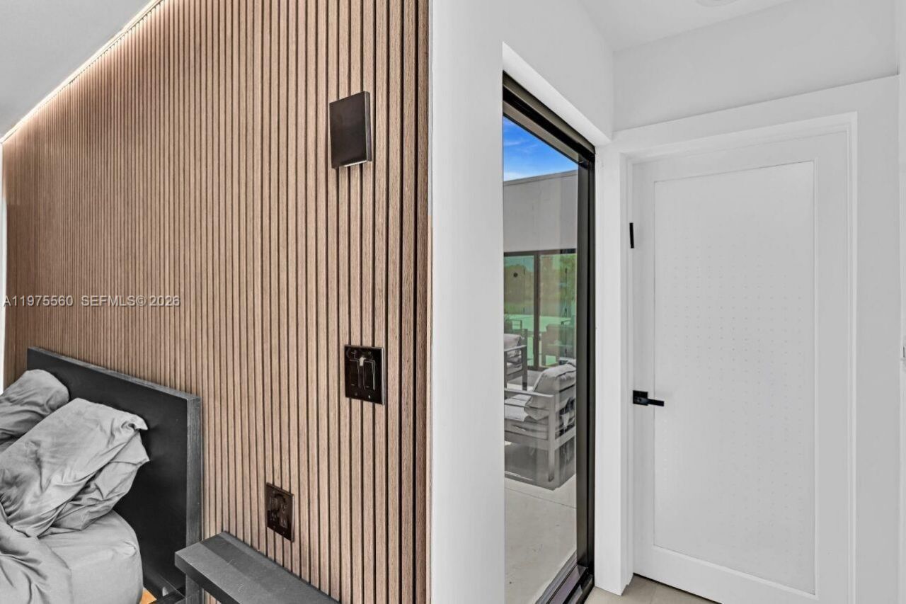 19801 NE 23rd Ave, Miami, FL 33180 Photo