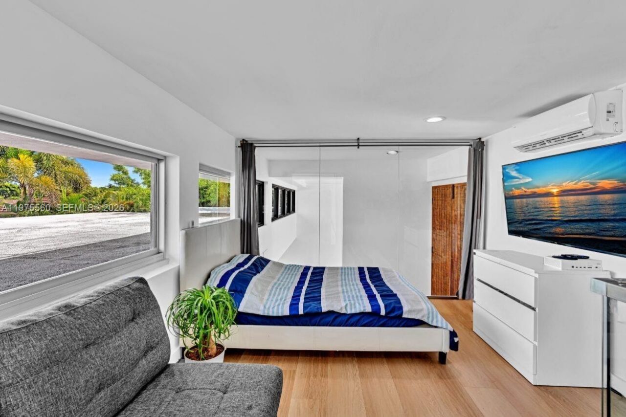 19801 NE 23rd Ave, Miami, FL 33180 Photo