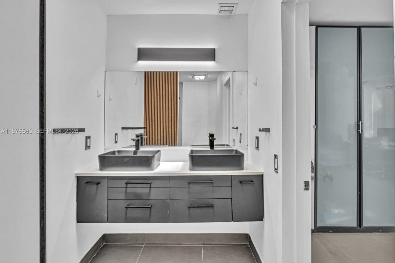 19801 NE 23rd Ave, Miami, FL 33180 Photo