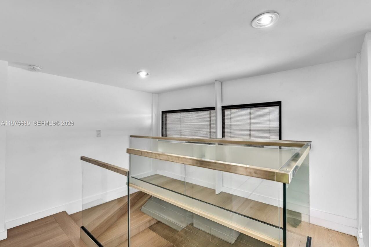 19801 NE 23rd Ave, Miami, FL 33180 Photo