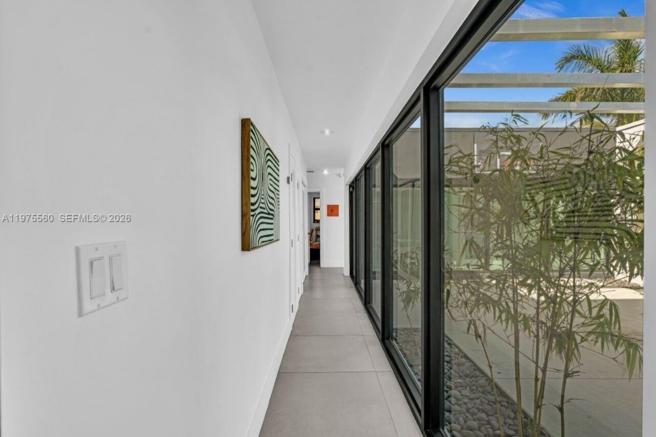 19801 NE 23rd Ave, Miami, FL 33180 Photo