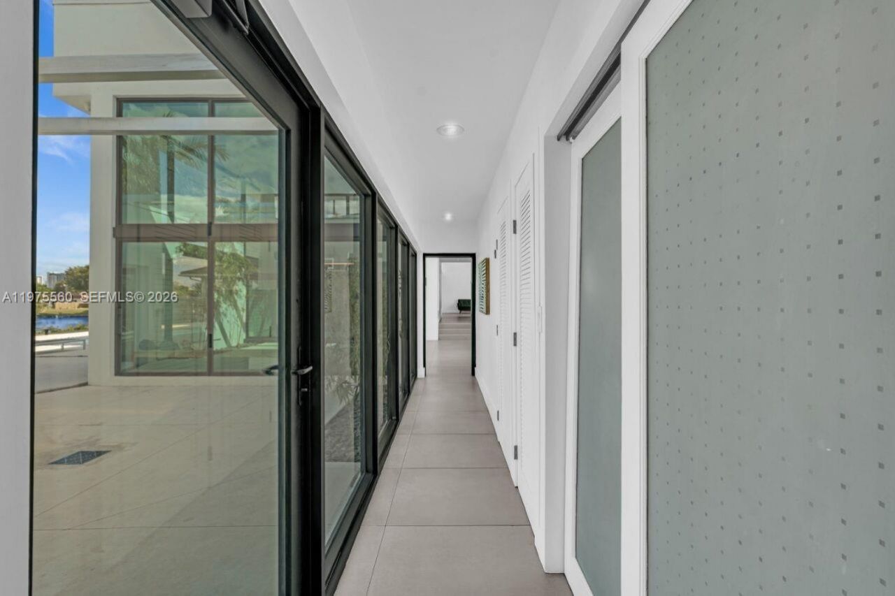 19801 NE 23rd Ave, Miami, FL 33180 Photo