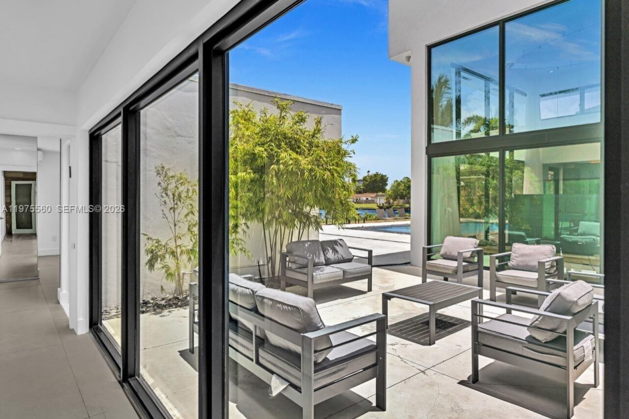 19801 NE 23rd Ave, Miami, FL 33180 Photo