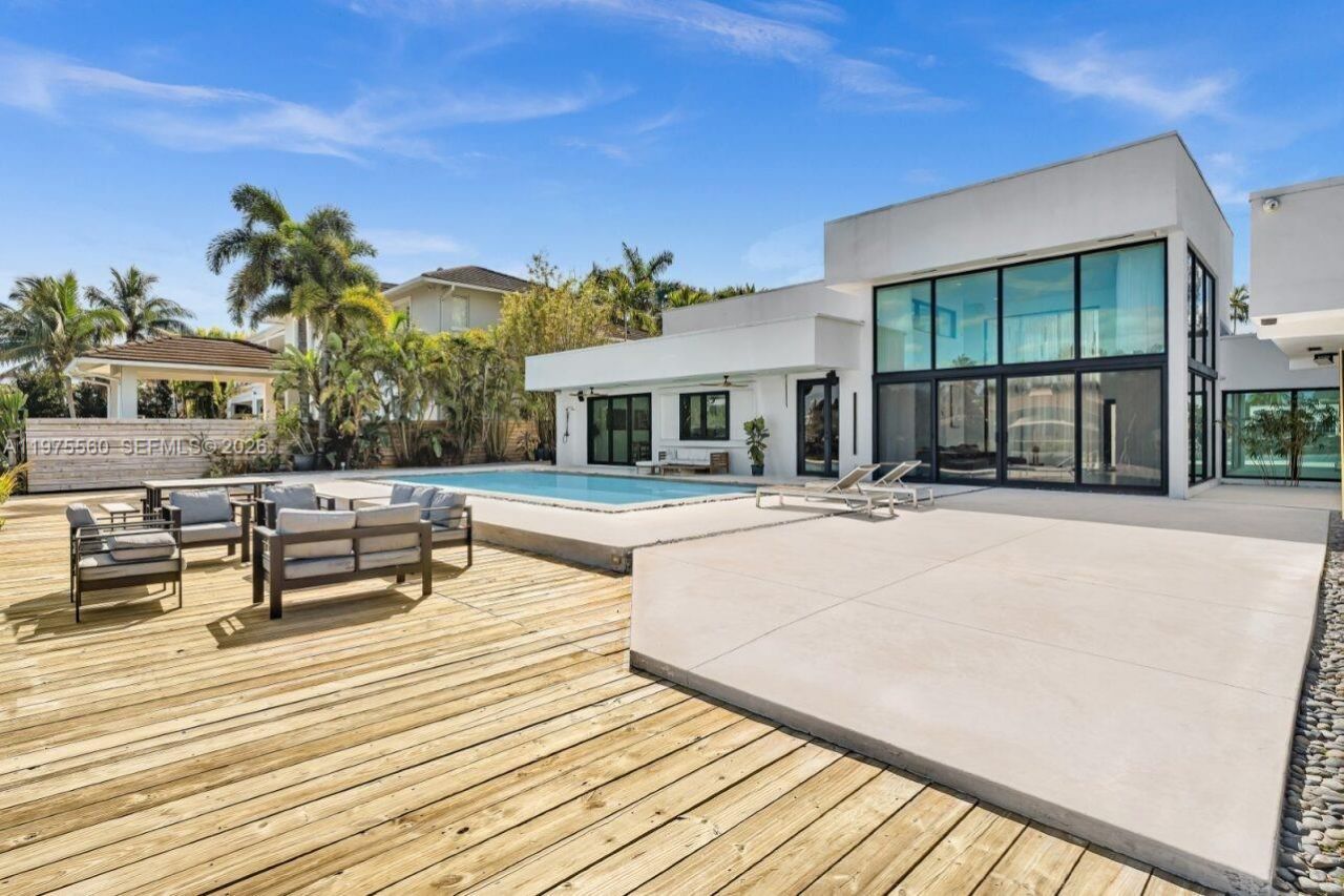 19801 NE 23rd Ave, Miami, FL 33180 Photo